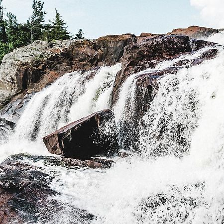 High Falls Bay Cottages, Camping & Waterpark Bracebridge Buitenkant foto